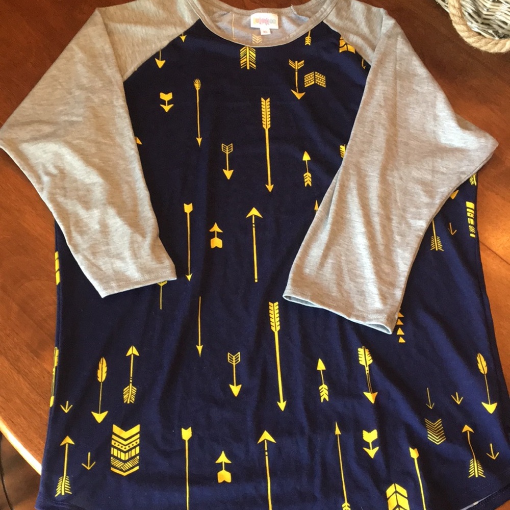 LulaRoe Randy tee with arrows
